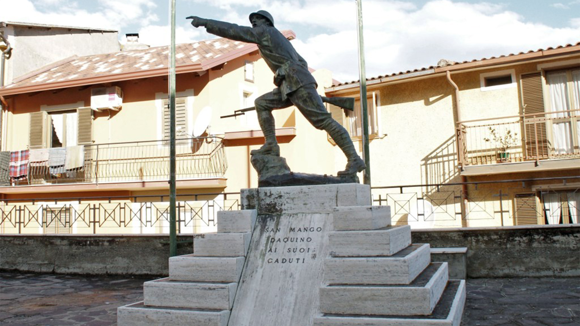 Monumento ai caduti aquino