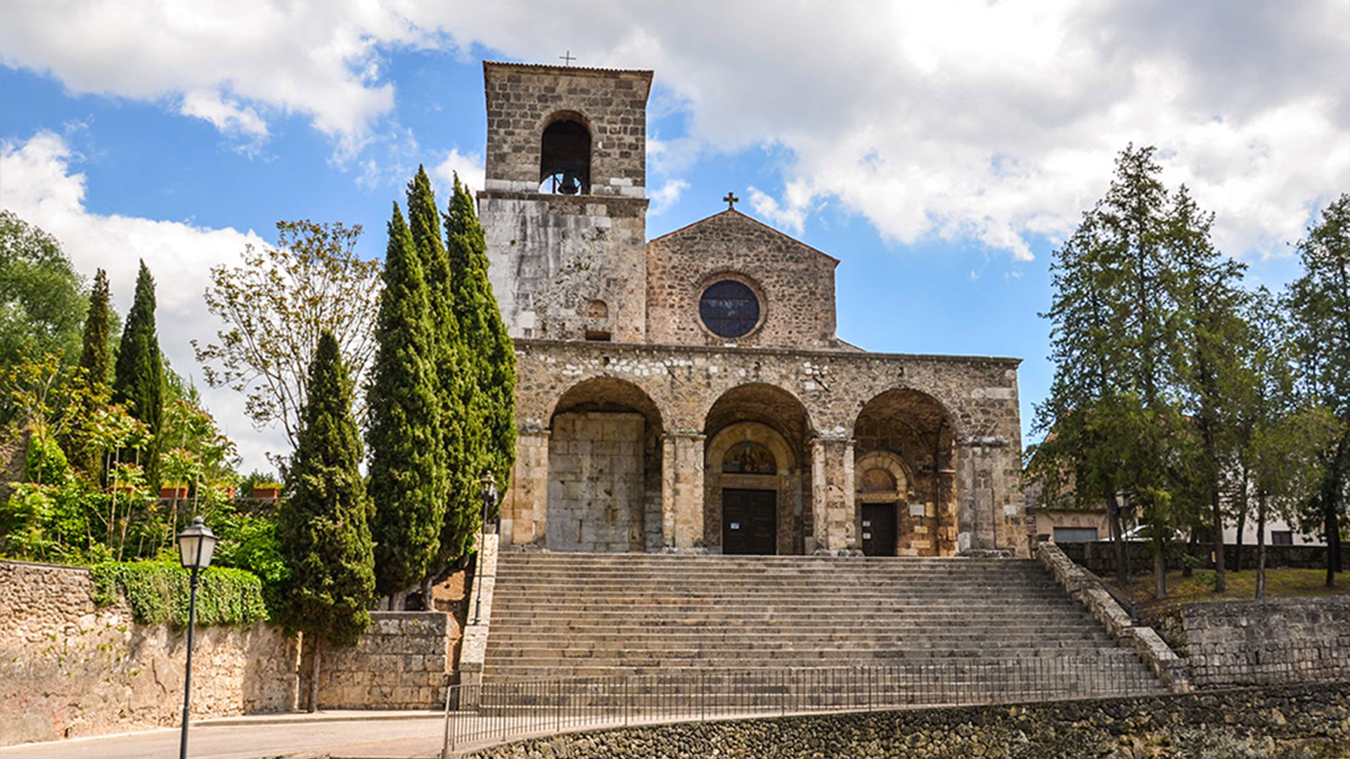 Scalinata di accesso alla chiesa di Santa Maria della Libera